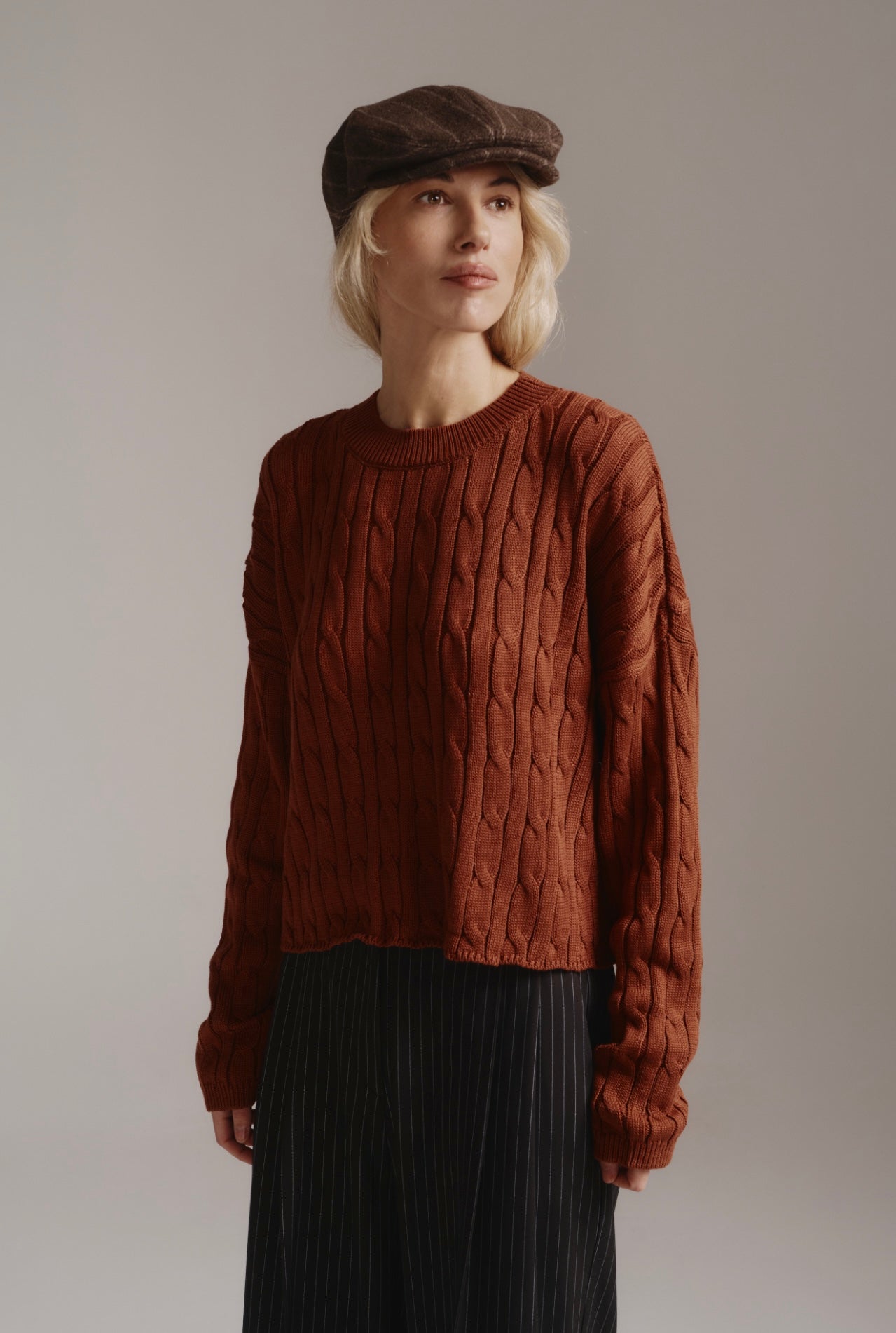 Укорочений светр косичка