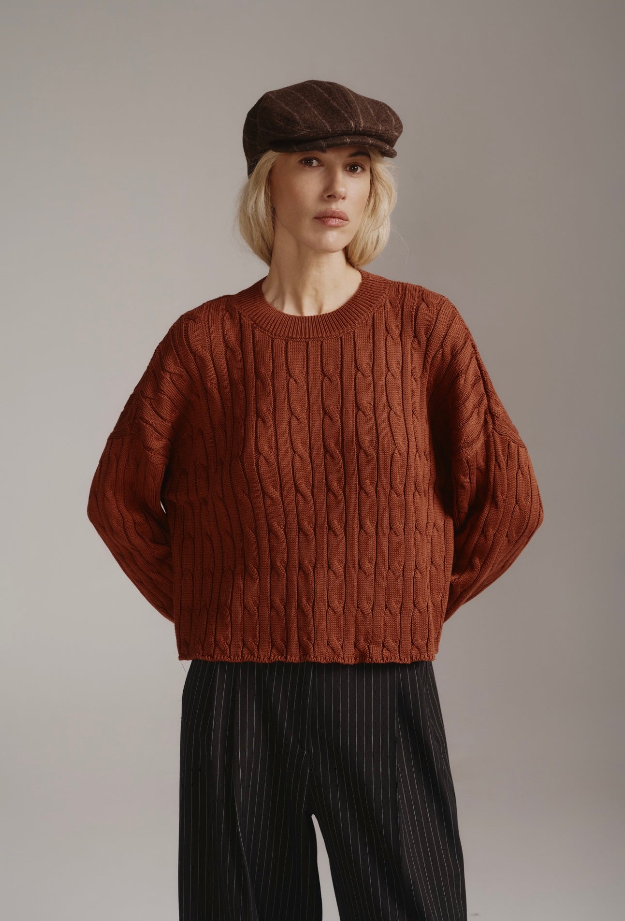 Укорочений светр косичка