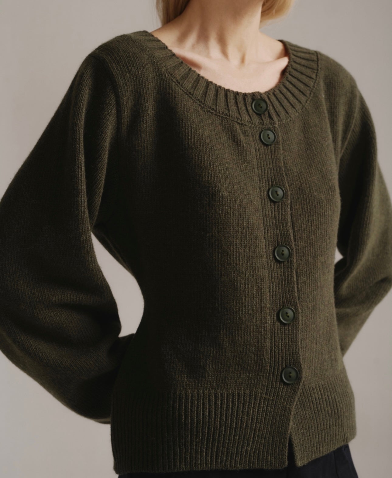 Кардиган з вовни ягня укорочений