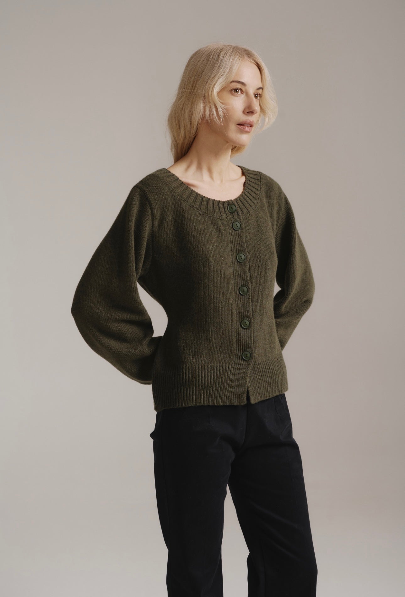 Кардиган з вовни ягня укорочений