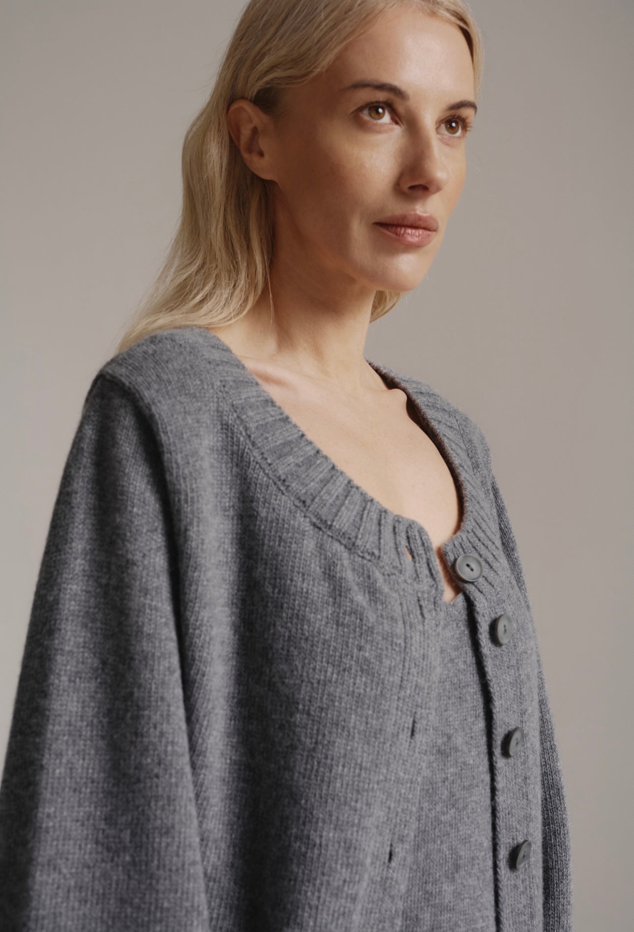 Кардиган з вовни ягня укорочений